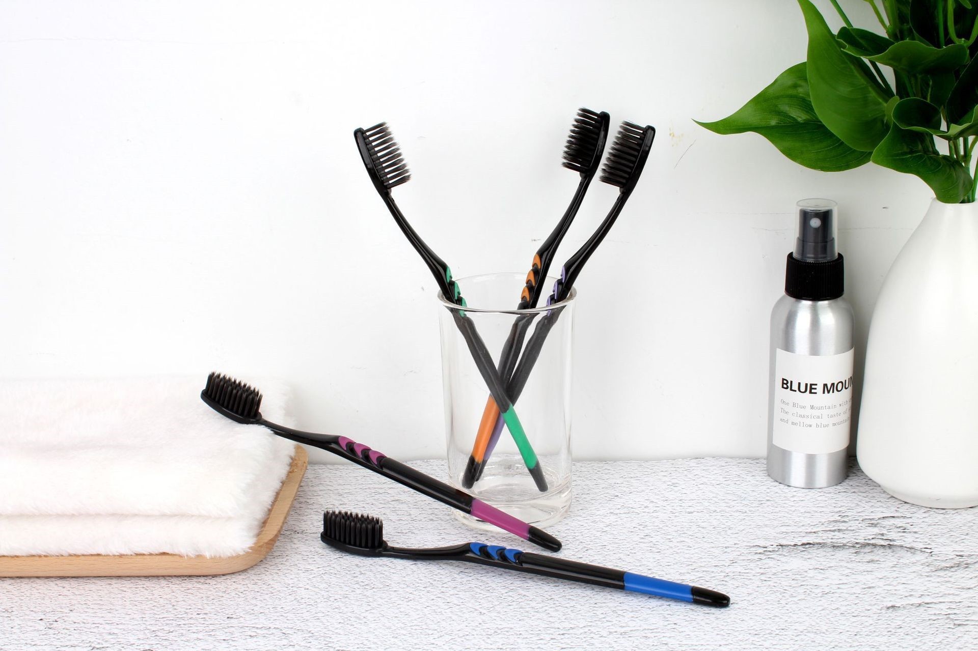 Bamboo Toothbrush Set - แปรงสีฟันขนนุ่มถ่านไม้ไผ่ 1 ชิ้น – แพ็คครอบครัว (ชุดสำหรับแขก)